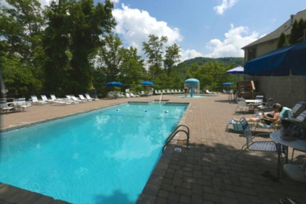 Mountain Springs Chalet Гетлинбург Екстериор снимка